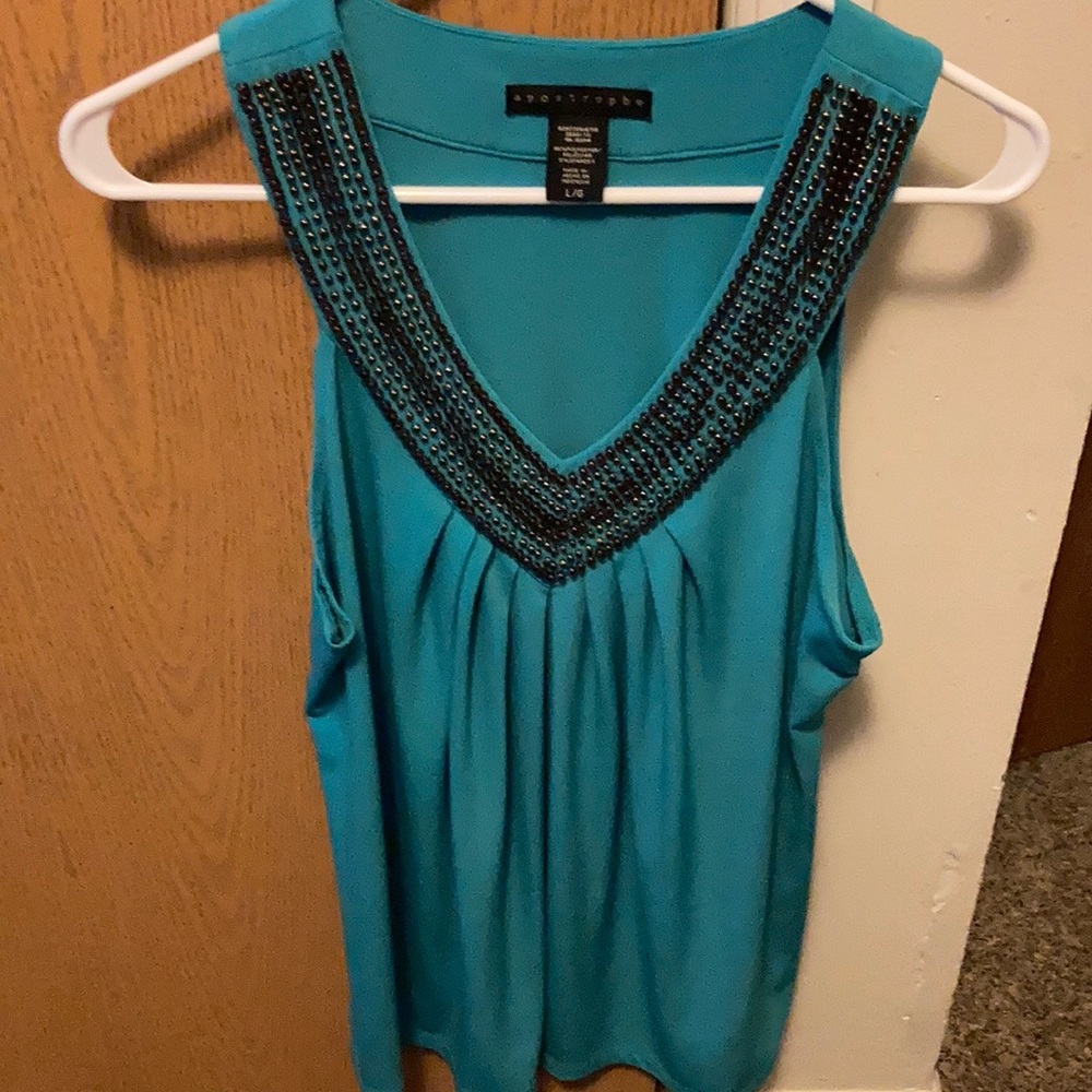 Apostrophe V neck